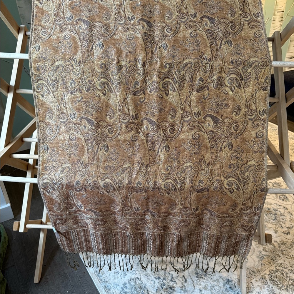 Beautiful Gold Paisley fringed scarf